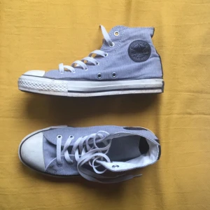  - All Star Converse i fint skick då de är knappt använda. Finns att hämtas på Lidingö. Kan mötas upp i T-Centralen också 