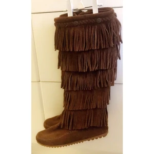  - Minnetonkas Mörkbruna, Storlek 38 Använda en gång! 