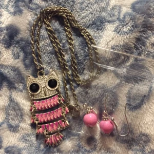  - Örhänge&halsband 25kr+7kr frakt