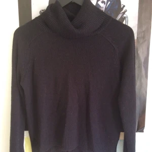  - Stickad tröja med polo krage! Använd! Vintage känsla 