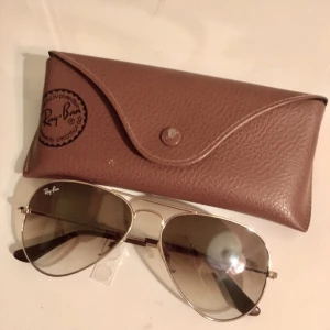  - Äkta Raybans med pilotmodell. Mycket bra skick! 
