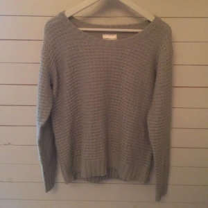  - Stickad tröja från Bondelid. Använd fåtal gånger.