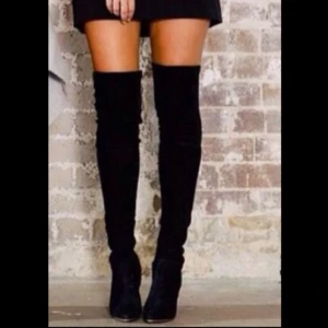  - Lårhöga stövlar från Nilssons. Köpte dom för 899 kr. Inte särskilt mycket använda. Kan mötas upp i Göteborg eller skicka, dock står köparen då för frakten (ca 50-70kr)