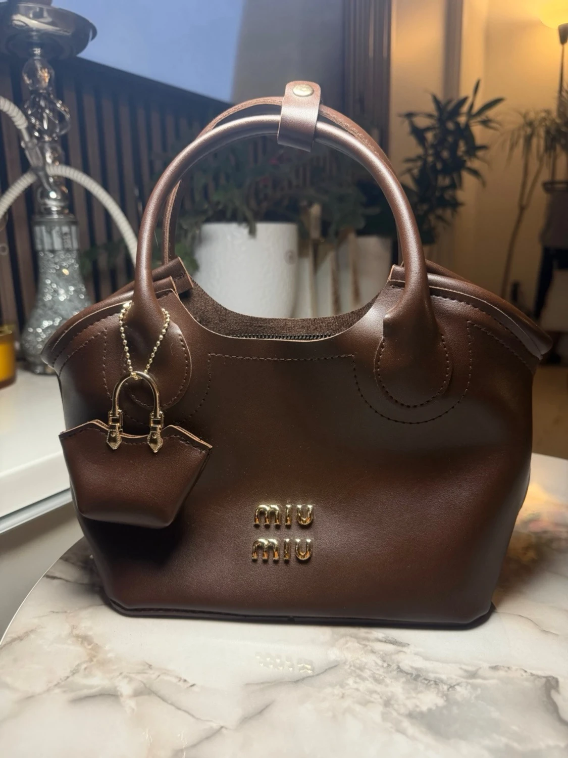 Brun handväska från Miu Miu i skinn