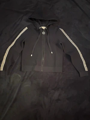 Michael kors tröja i storlek S - Svart Michael kors tröja i storlek S