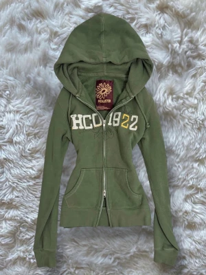 rare vintage hollister zip up hoodie - jättefin unik 2000s hollister luvtröja med dubbel dragkedja, mycket bra skick och fortfarande mjuk! passar M eller mindre storlek för ledigare passform