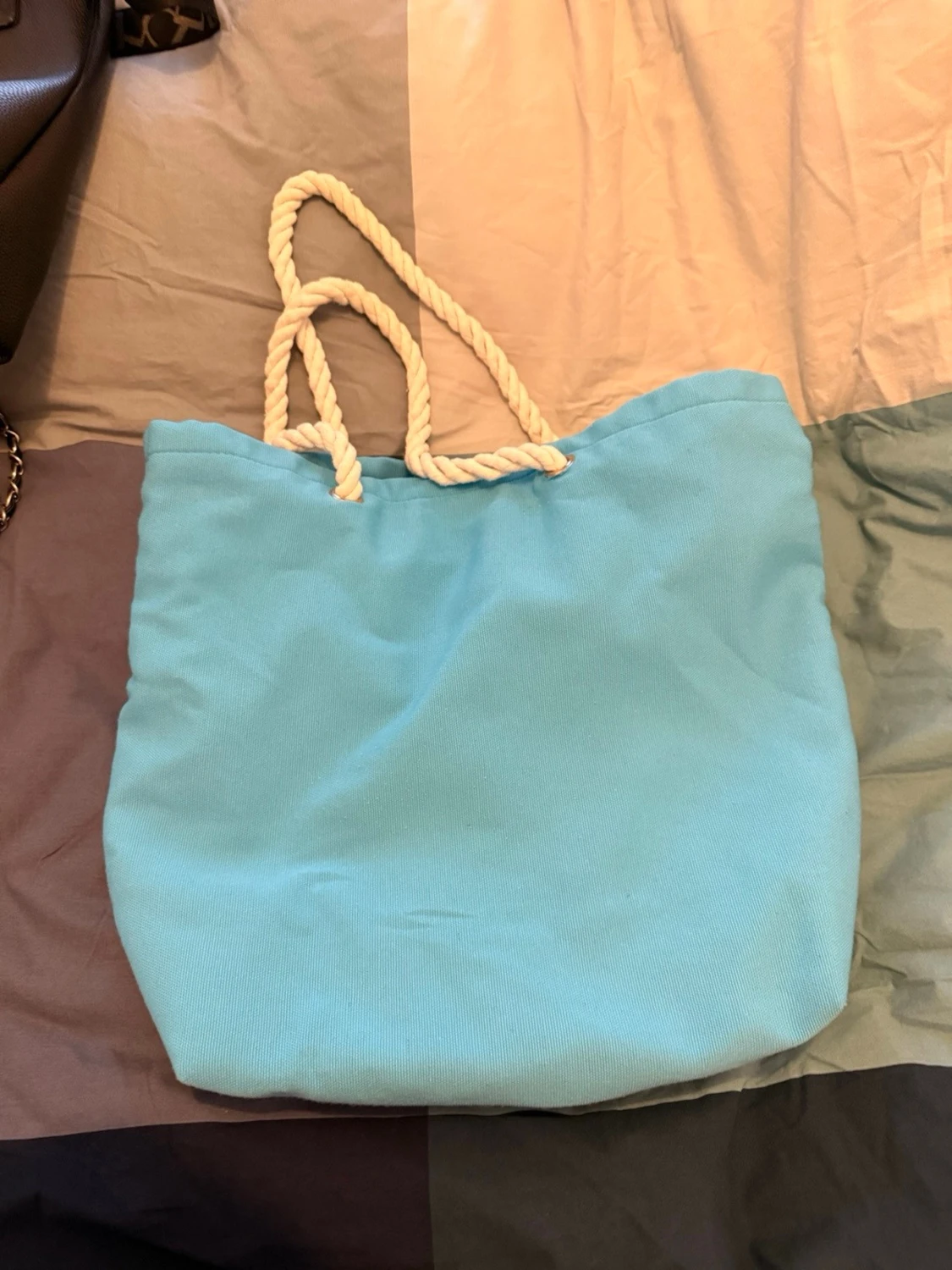 Blå shoppingväska med rep-handtag