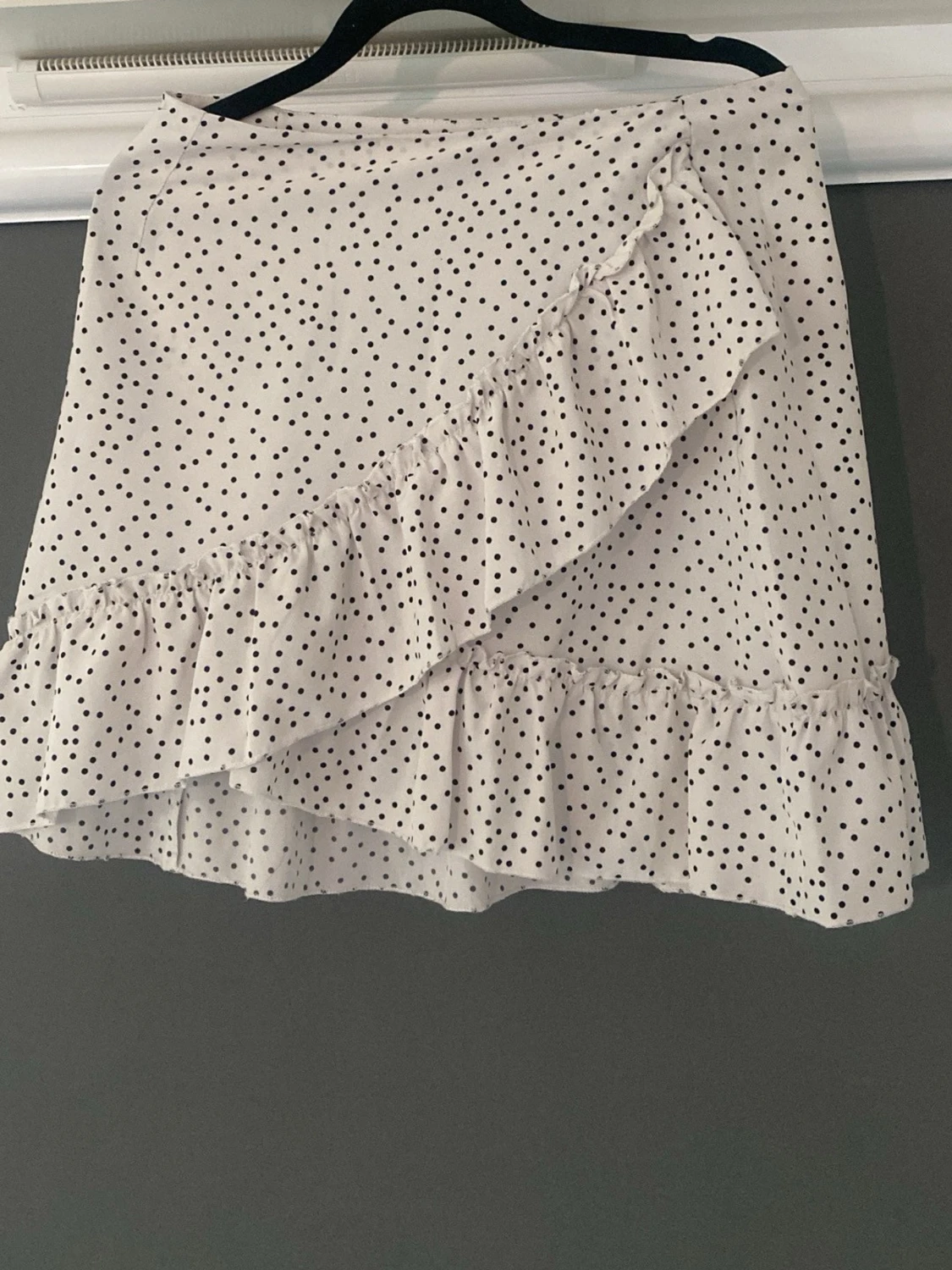 Vit prickig volangkjol från SHEIN