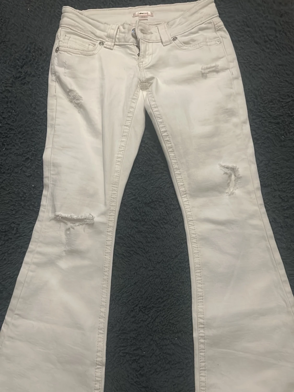 Vita bootcut lowwaist jeans från Gina Tricot XS - 2