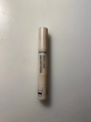 Highlighter stick Isadora - Isadora highlighter stick. Färg bronze shimmer