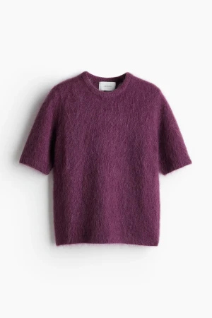 Stickad topp i mohair mix  - Mysig stickad tröja från H&M edition med korta ärmar.  Tröjan är mohair mix i finaste färgen 💜🥹