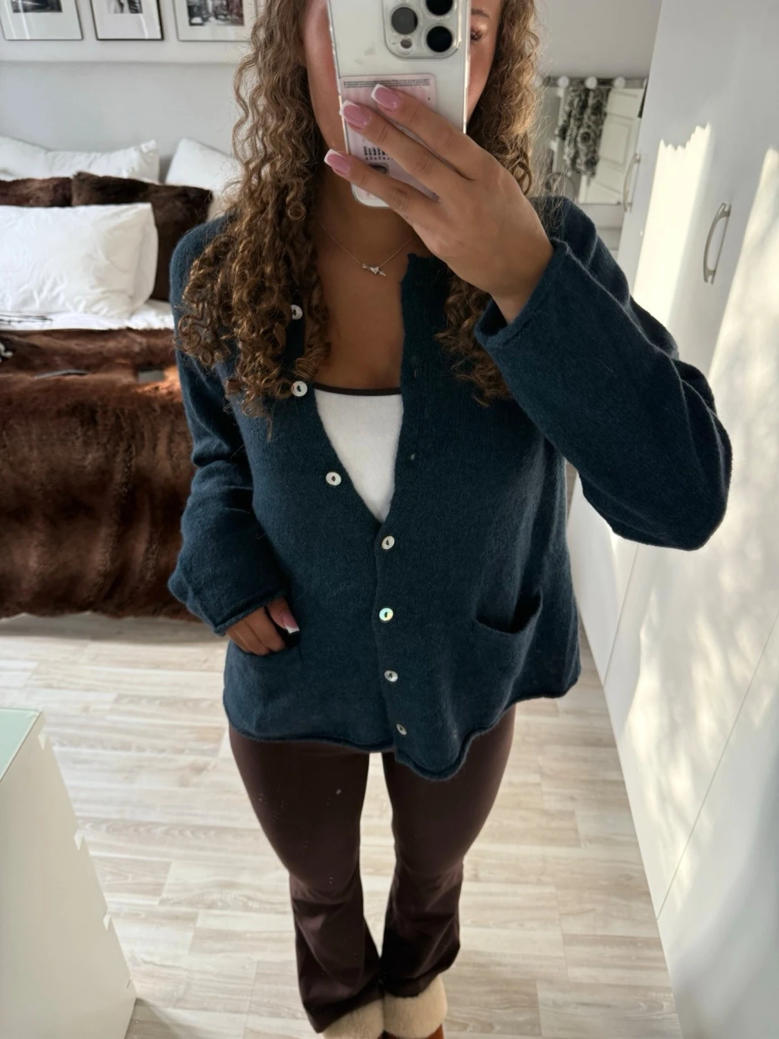 Mörkblå stickad kofta med knappar - 4