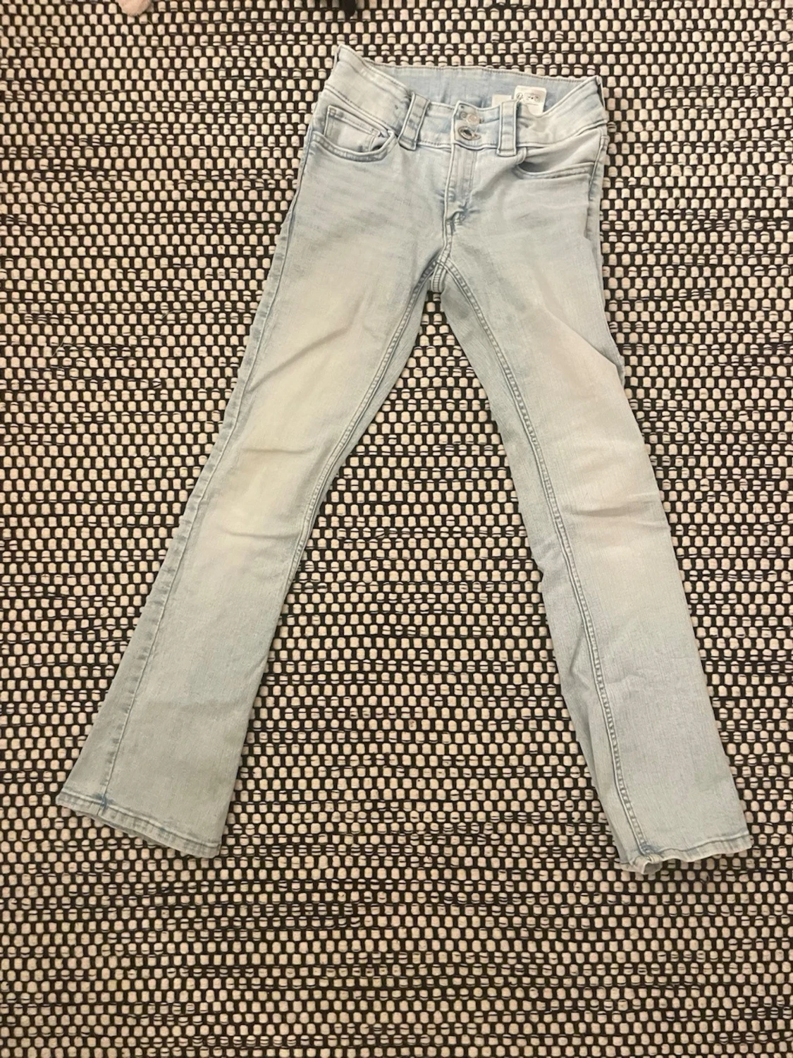 Bootcut, lowais ljusblå jeans från H&M - 1