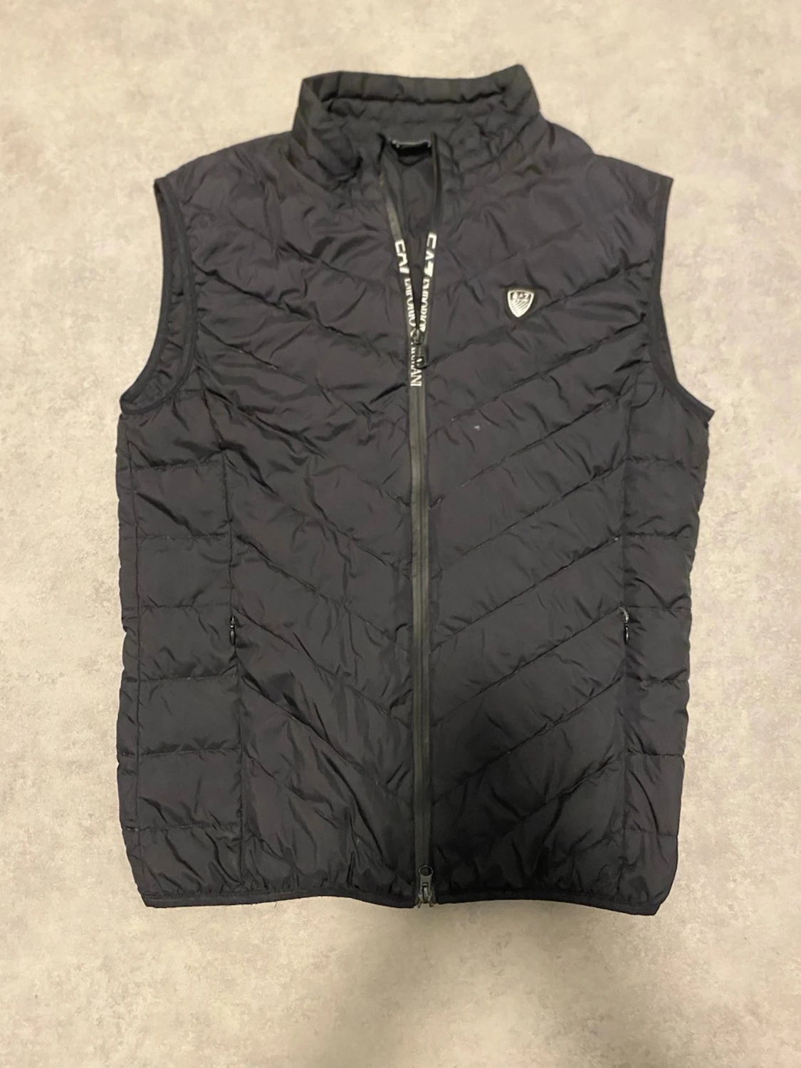 Svart dunväst från EA7 Emporio Armani