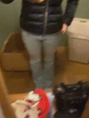 Ljusblå jeansbyxor - Low waist bottcut jeans från hm. Strlk 164 men passar xs