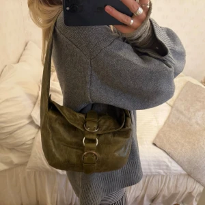 Mörkgrön läderväska - Sååå snygg och AS bra kvalitet! Äkta läder🫰🏼