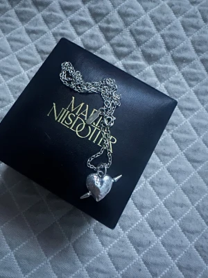Maria Nilsdotter halsband  - Super fint Maria Nilsdotter halsband silver! Längd 45❤️box medföljer självklart