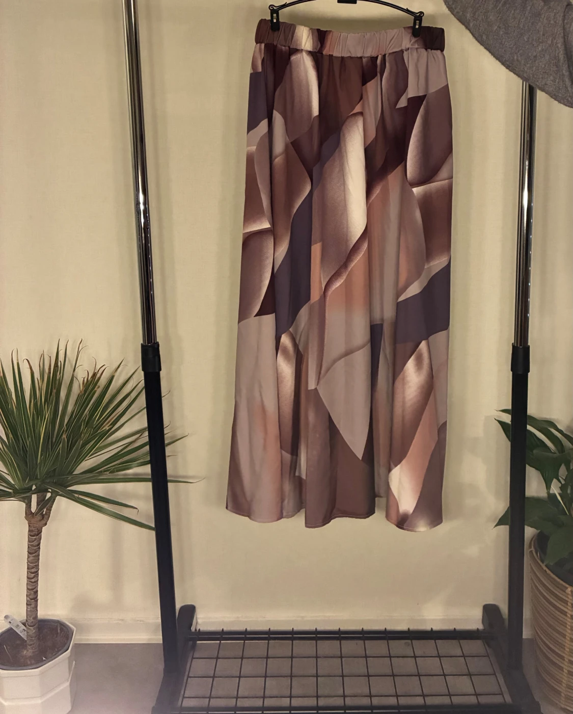 Mönstrad långkjol i satinlook