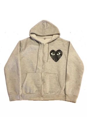 CDG hoodie - Comme des garçons hoodie. Riktigt fet. Skulle säga storlek m