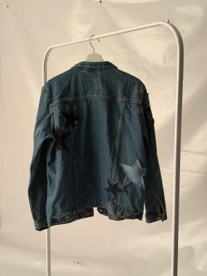 Jeansjacka med stjärnor  - Kollektion: Utility 
