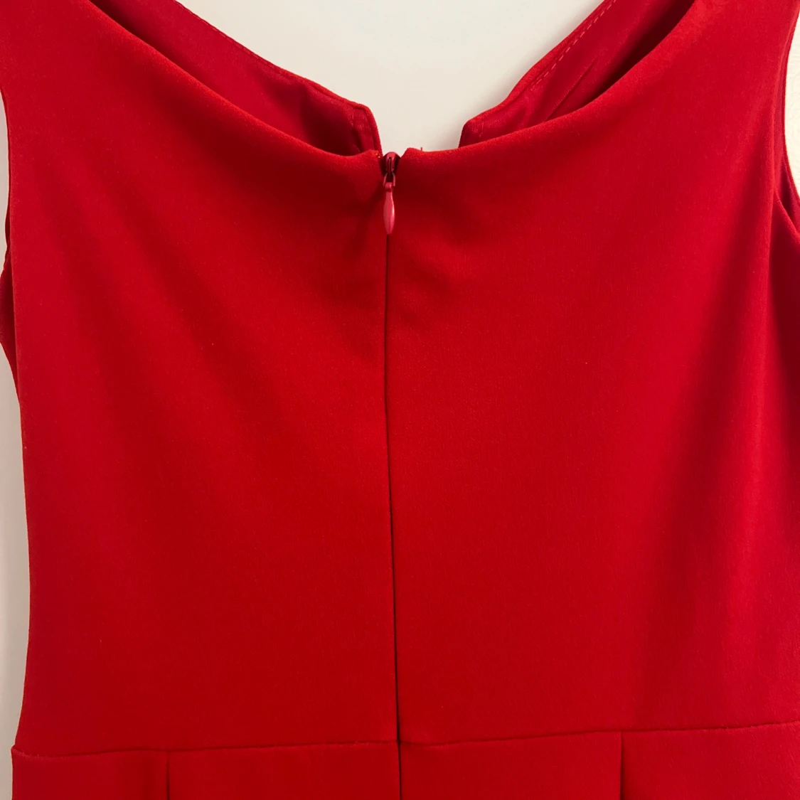 Röd långklänning med omlott och slits - 4