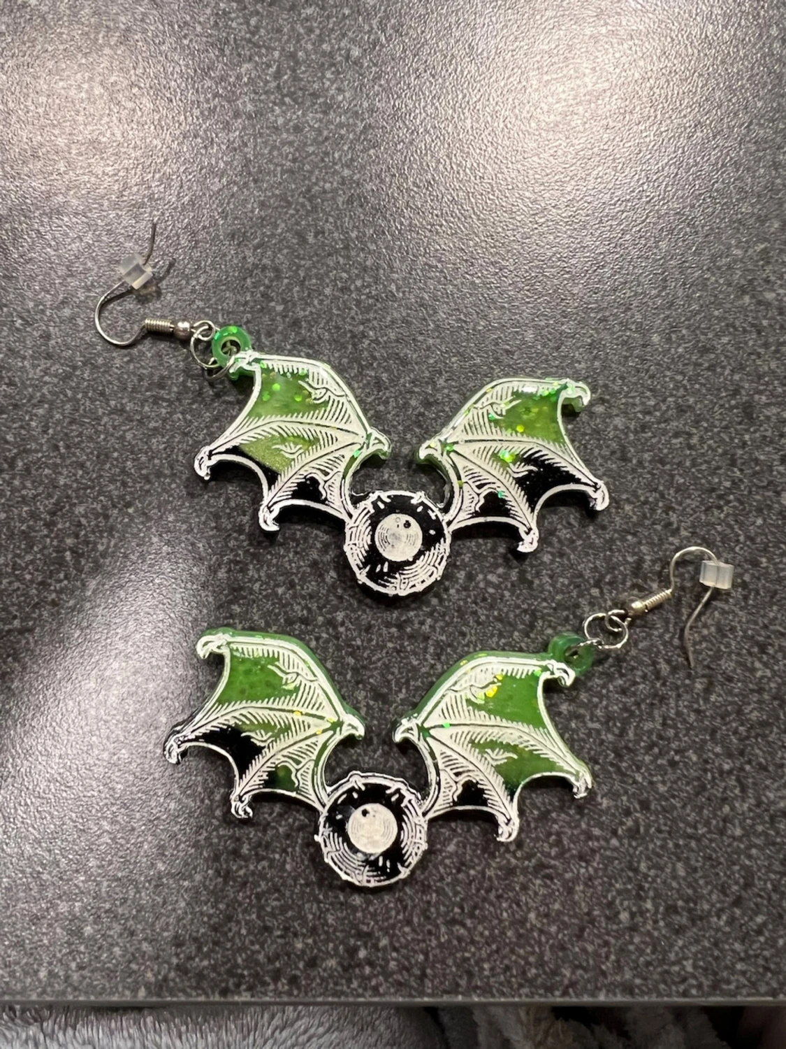 Grön svarta fladdermus örhängen