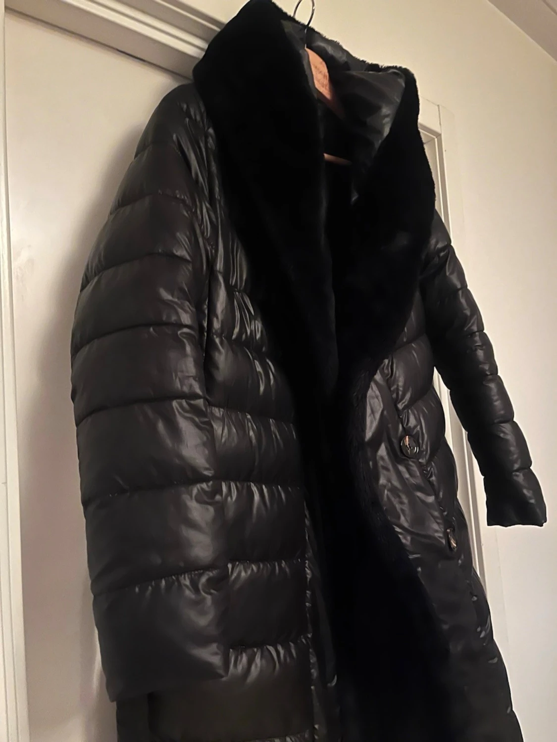 Svart lång pufferjacka från ZIAI - 4