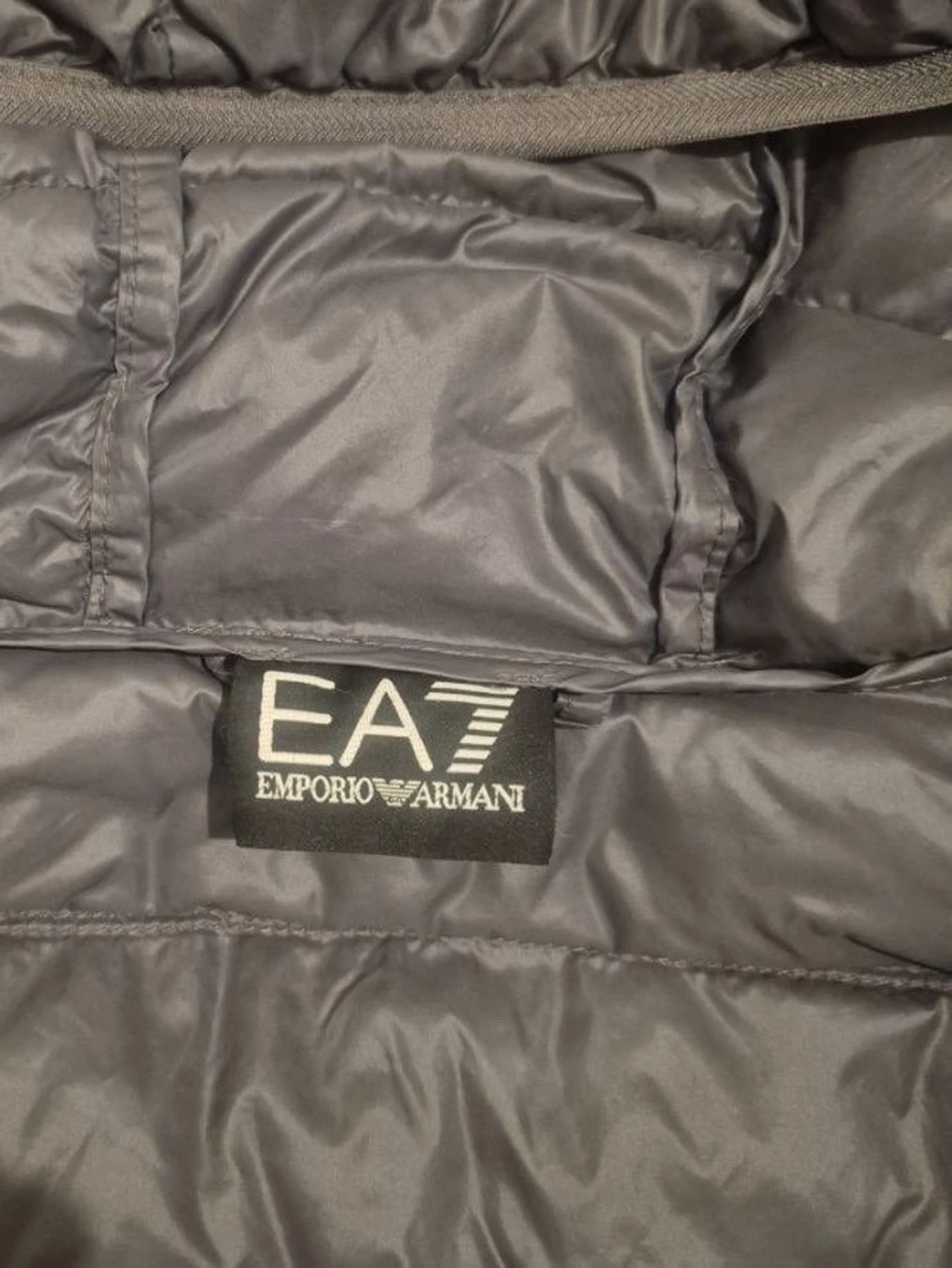 Grå pufferjacka från Emporio Armani EA7 - 2