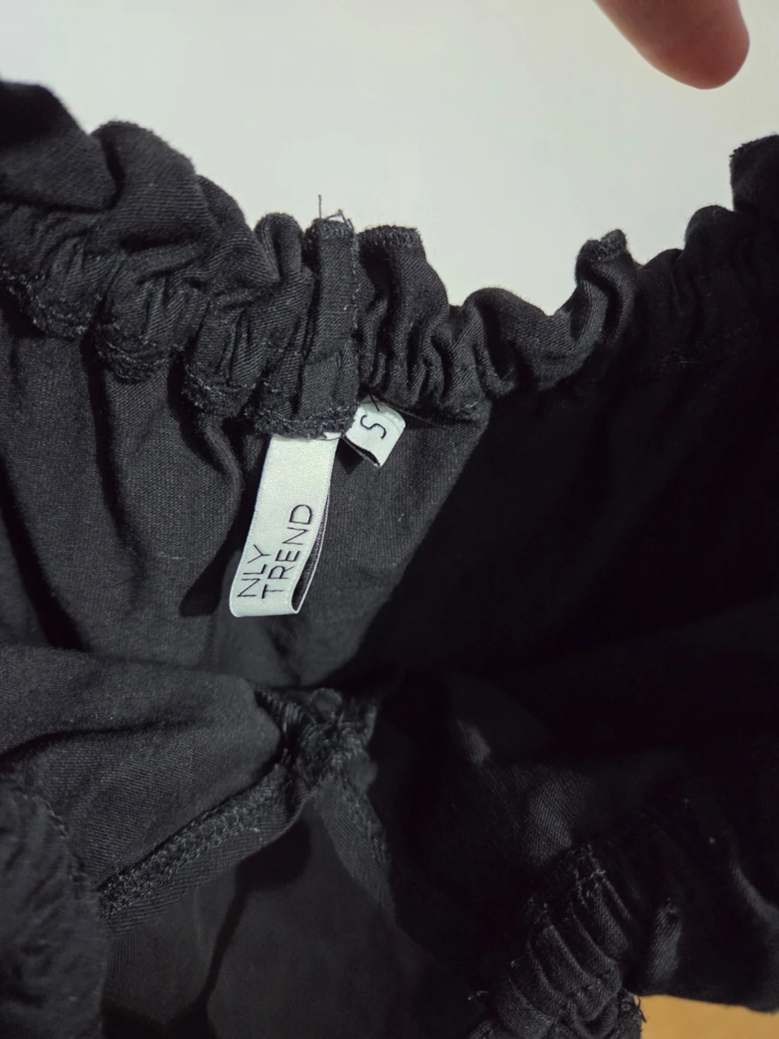 Svart omlottklänning från NLY Trend - 1