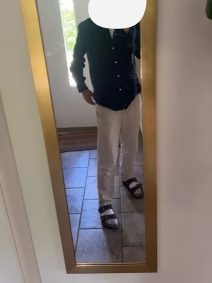 Polo Ralph lauren linne skjorta - Fint skick kvitto och prislappen finns ! Skriv för eventuella frågor eller byten! Köpt på kidsbrandstore linne skjorta 