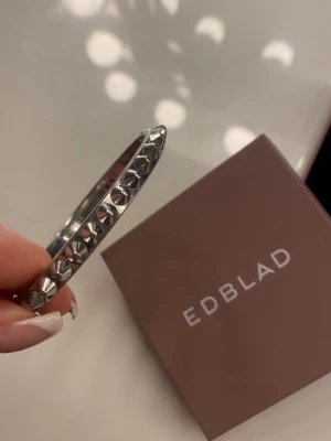 Edblad armband  - Köptes i smycka affären för 2 år sen för 600, som ny och sååå stilren 🤍