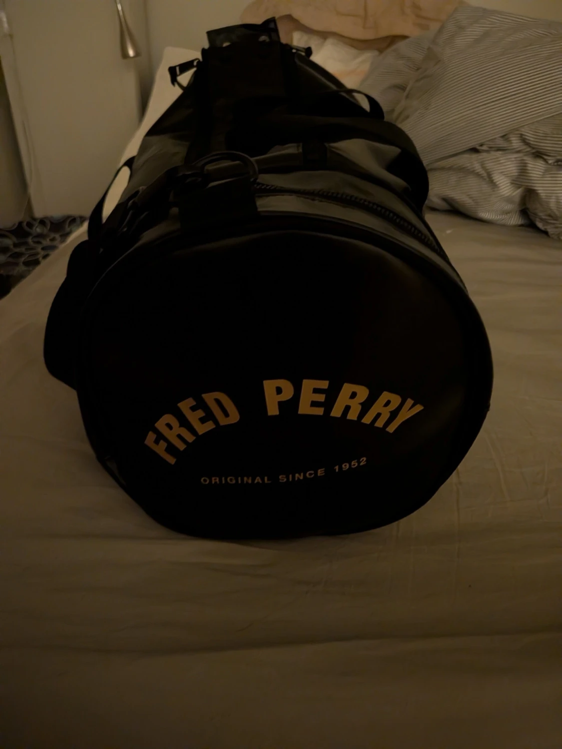 Svart sportväska från Fred Perry