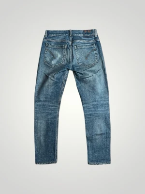 Dondup George Jeans - Tja säljer nu dessa riktigt snygga Dondup jeansen i storlek 31 där nypriset är cirka 4000kr och modellen är George, skick 8/10 vid minsta lilla fundering så är det bara att höra av sig!  Mvh Santén