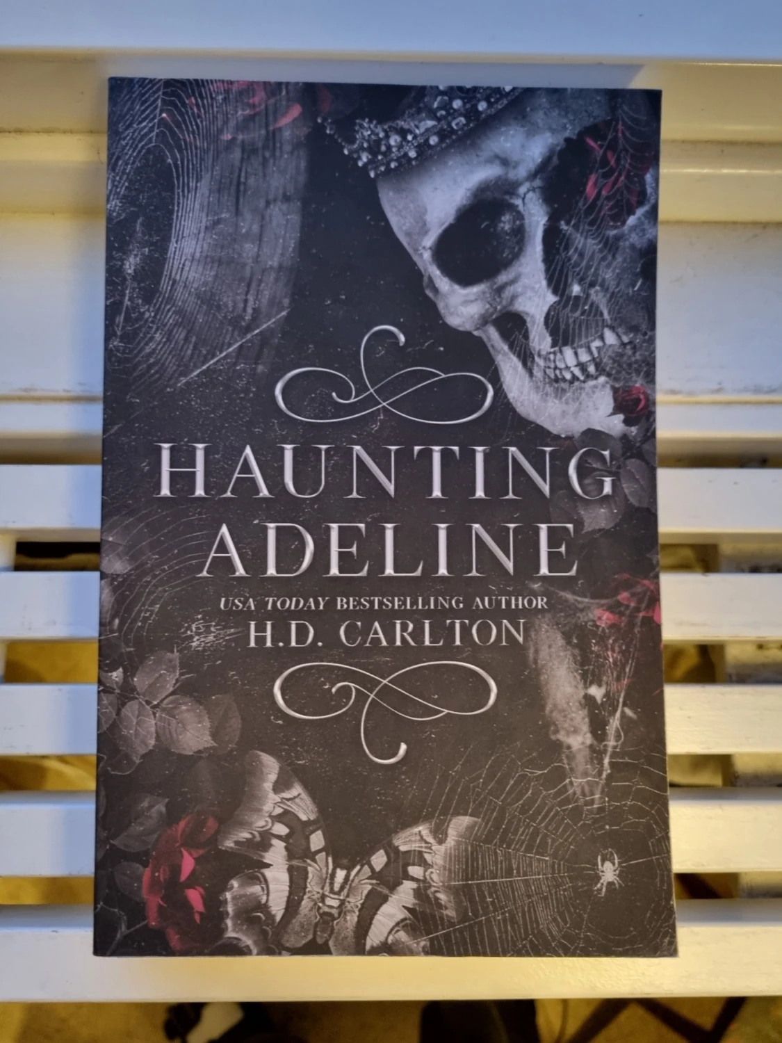 Haunting Adeline av H.D Carlton 