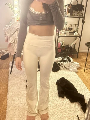 Vita höga leggings med tight passform - Aldrig använda 