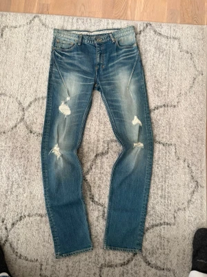 Straight/slim Number (N)ine jeans - Tjena! Säljer ett par snygga Number (N)ine jeans | väldigt bra skick | size 3| HÖR AV ER AV MINSTA LILLA!