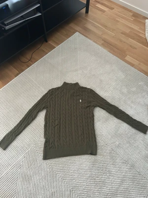 Grön stickad tröja Polo Ralph Lauren - Använd i några månader! 