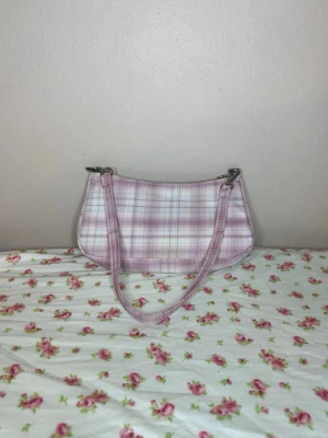 Pastell handväska med plaid mönster - Söt liten handväska med pastellfärger, helt oanvänd💗