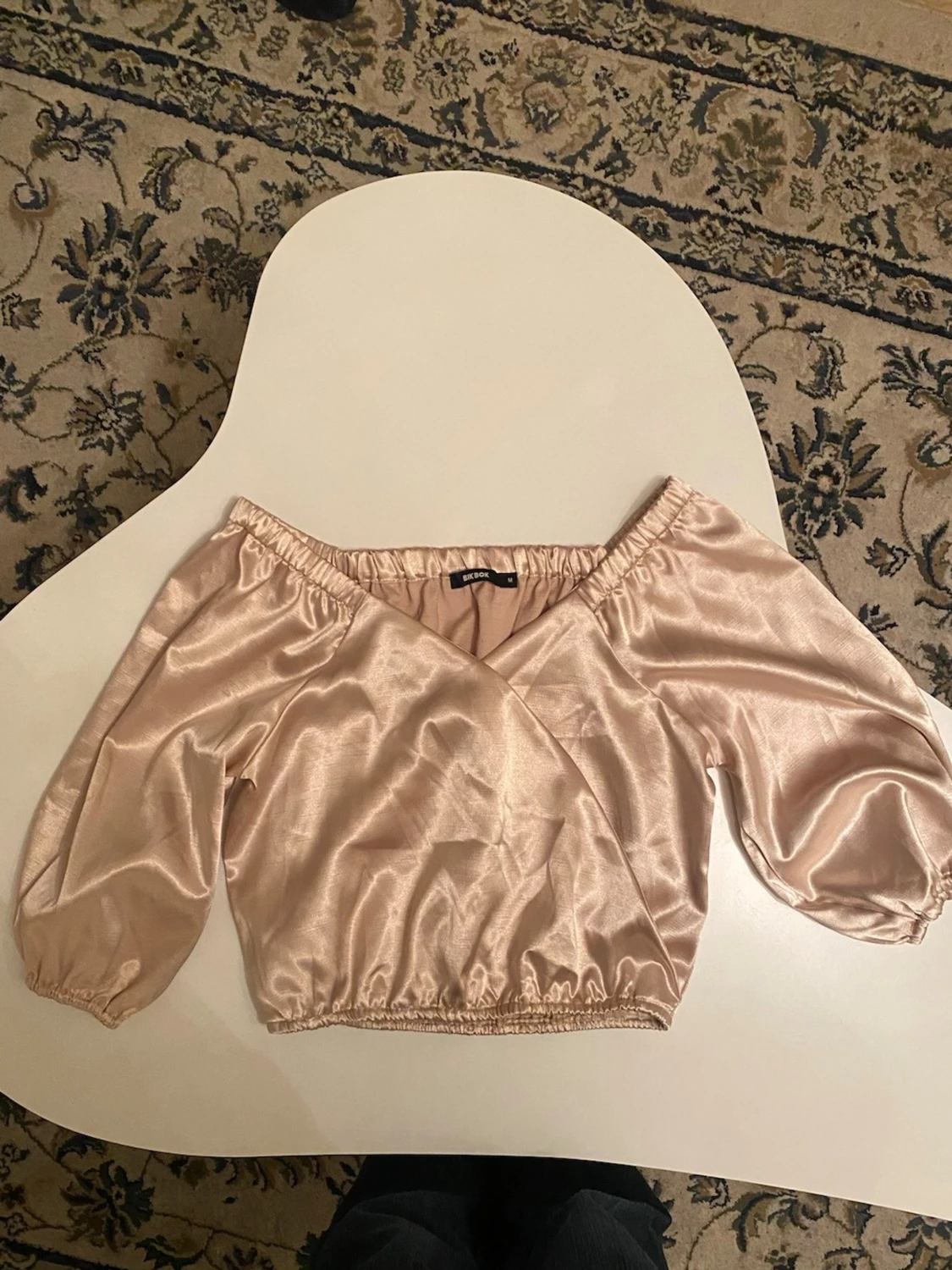 Champagnefärgad omlottopp från BikBok - 1