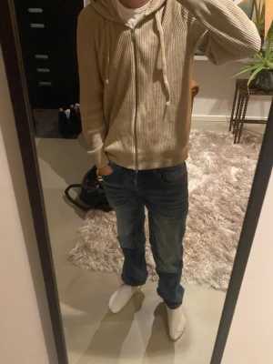 Fet hoodie - Säljer en as fet hoodie från marc o polo för billigt pris tror ny kostar runt 1500 men säljer för 399