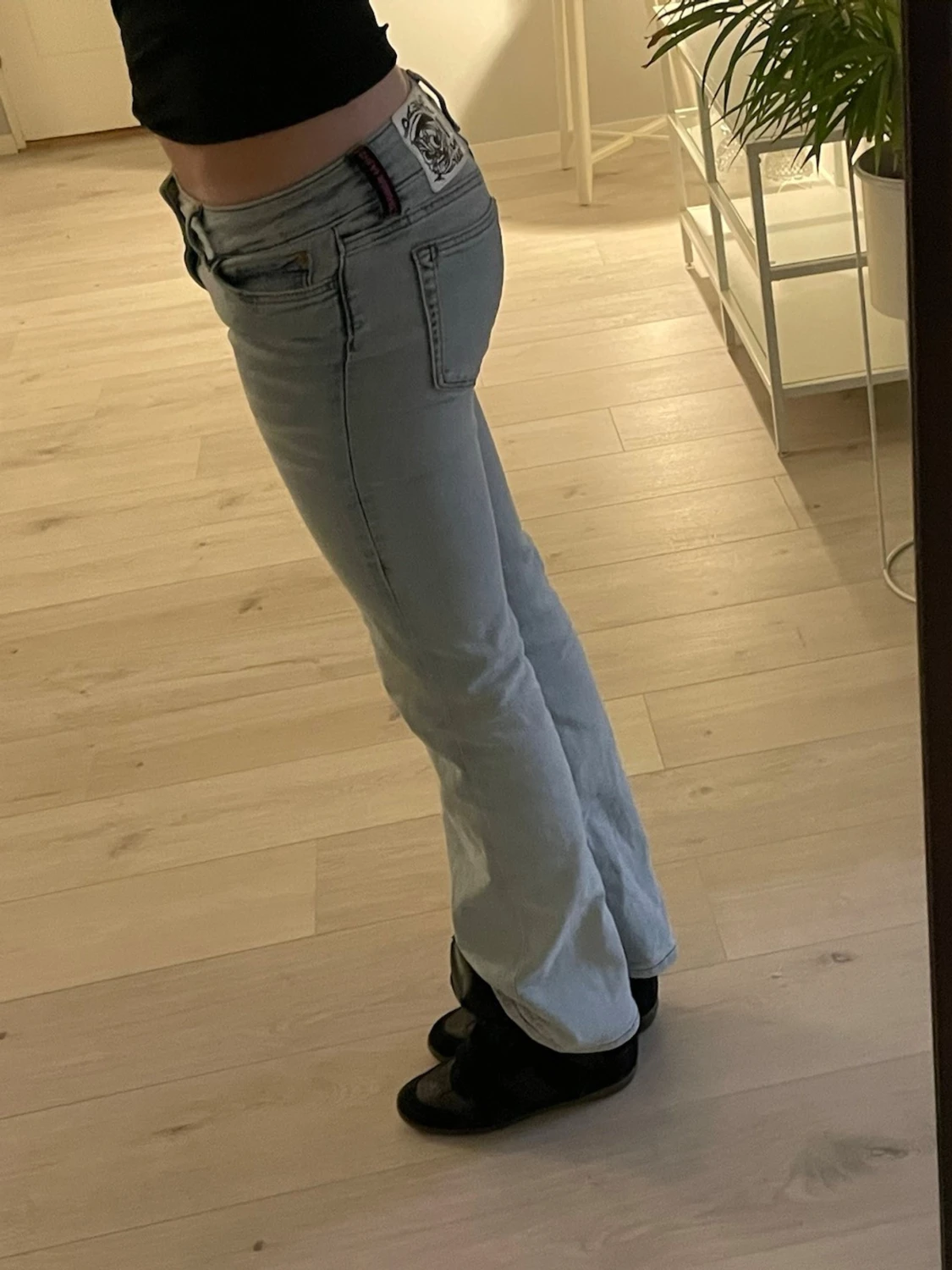 Ljusblå lågmidjade jeans med bootcut - 2