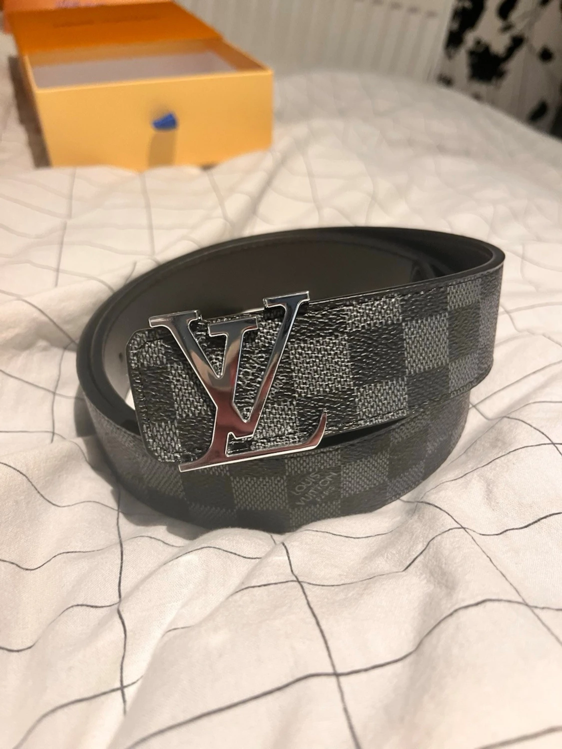 Svart bälte med L spänne - 2