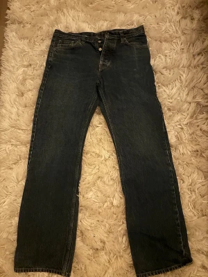  Hope Jeans - Säljer mina mörkblåa Hope Jeans då de ej kommer till användning. Ingen skada alls på dem då de är i utmärkt skick! Storlek 31