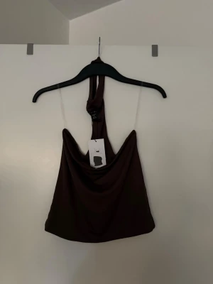 Linne brun  - Storlek XL, liten i storlek. Aldrig använd. 