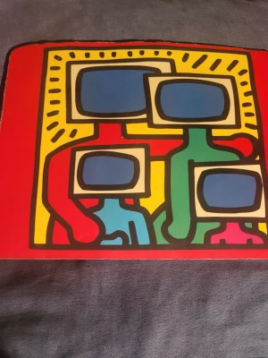 Keith Haring mouse pad - Vintage 90's Keith Haring mouse pad. Edges are worn, but otherwise good. 24x19x0.5cm  Bundle discounts: two items 10% off (automatic) three items 15% off, five items 20% off. Message me before purchasing 3+ items for discount.