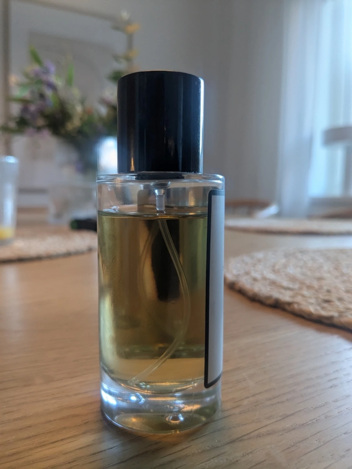 Modern parfym med stilren look