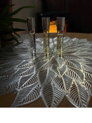 Essnce parfymset 3x8ml - 8ml av  Lady Essnce, Vanilla Baby och Elle La Nuit. Varje flaska innehåller 8 ml, nypris 130kr styck 