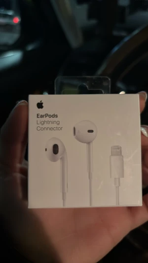 Apple EarPods Lightning Connector - Nya Apple EarPods med Lightning-kontakt, perfekt för iPhone och iPad utan hörlursuttag. De e hel nya 