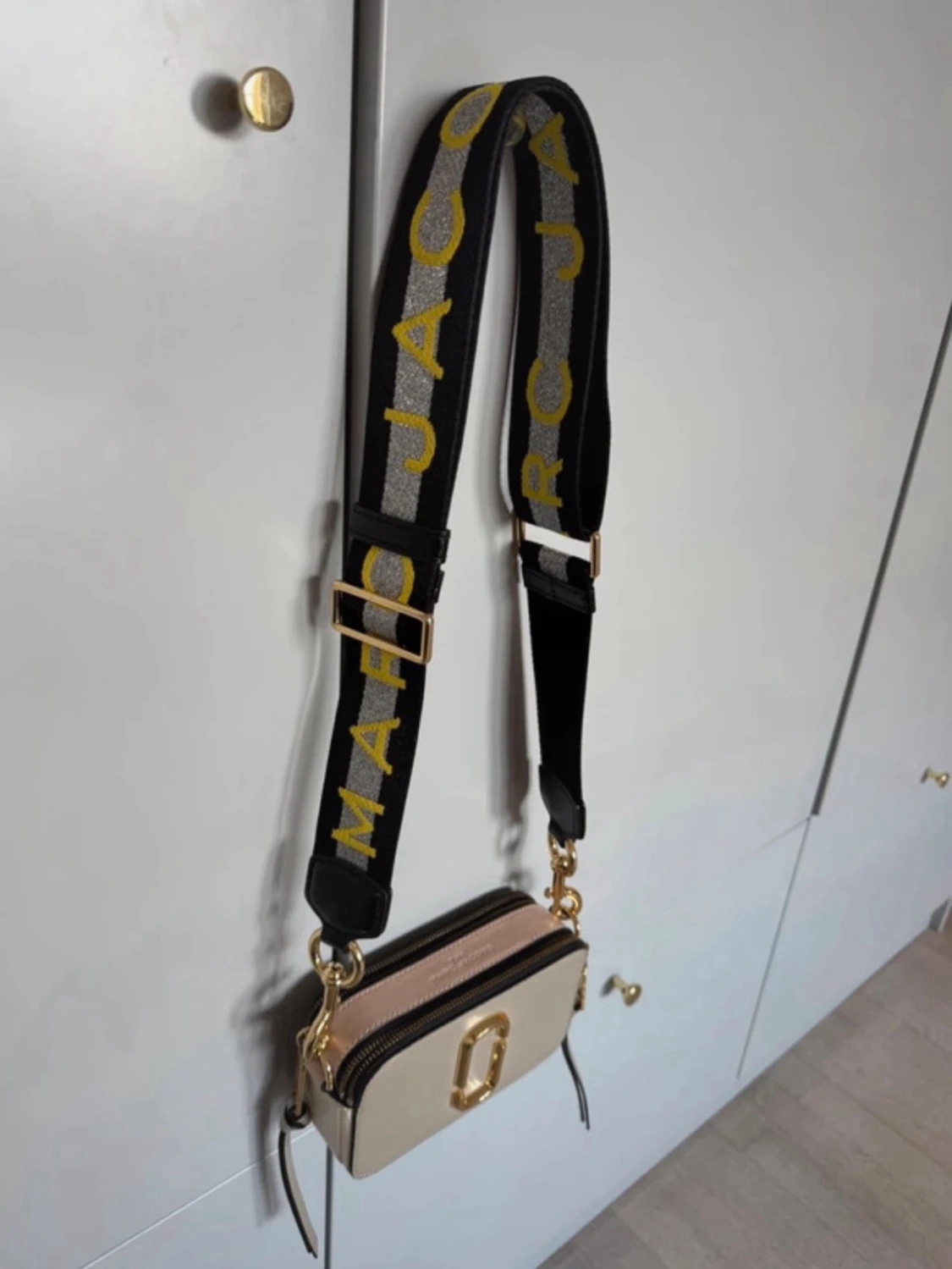 Marc Jacobs beige axelväska  - 1