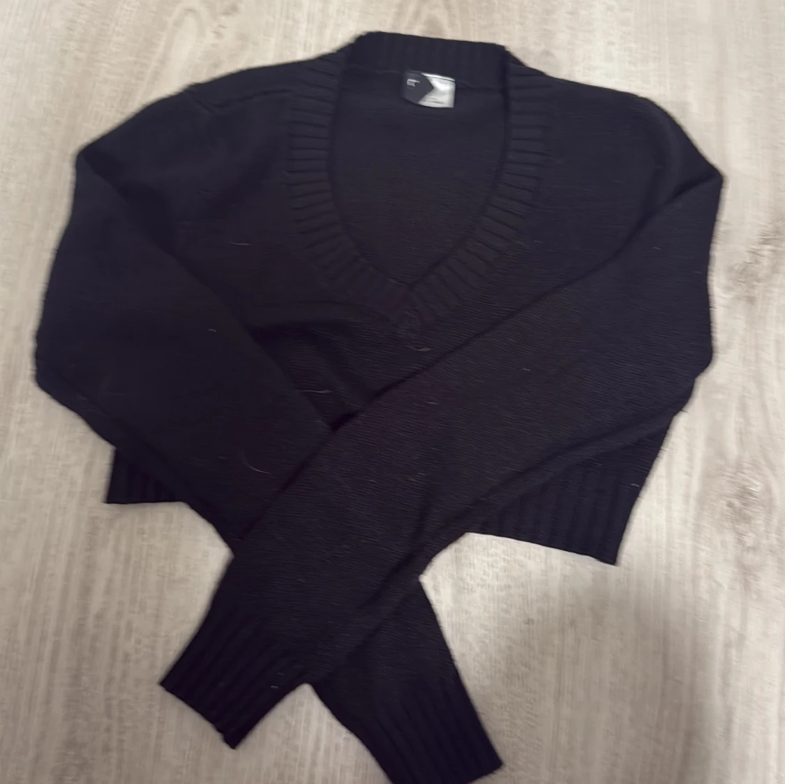 Svart croppad stickad tröja Divided - 1